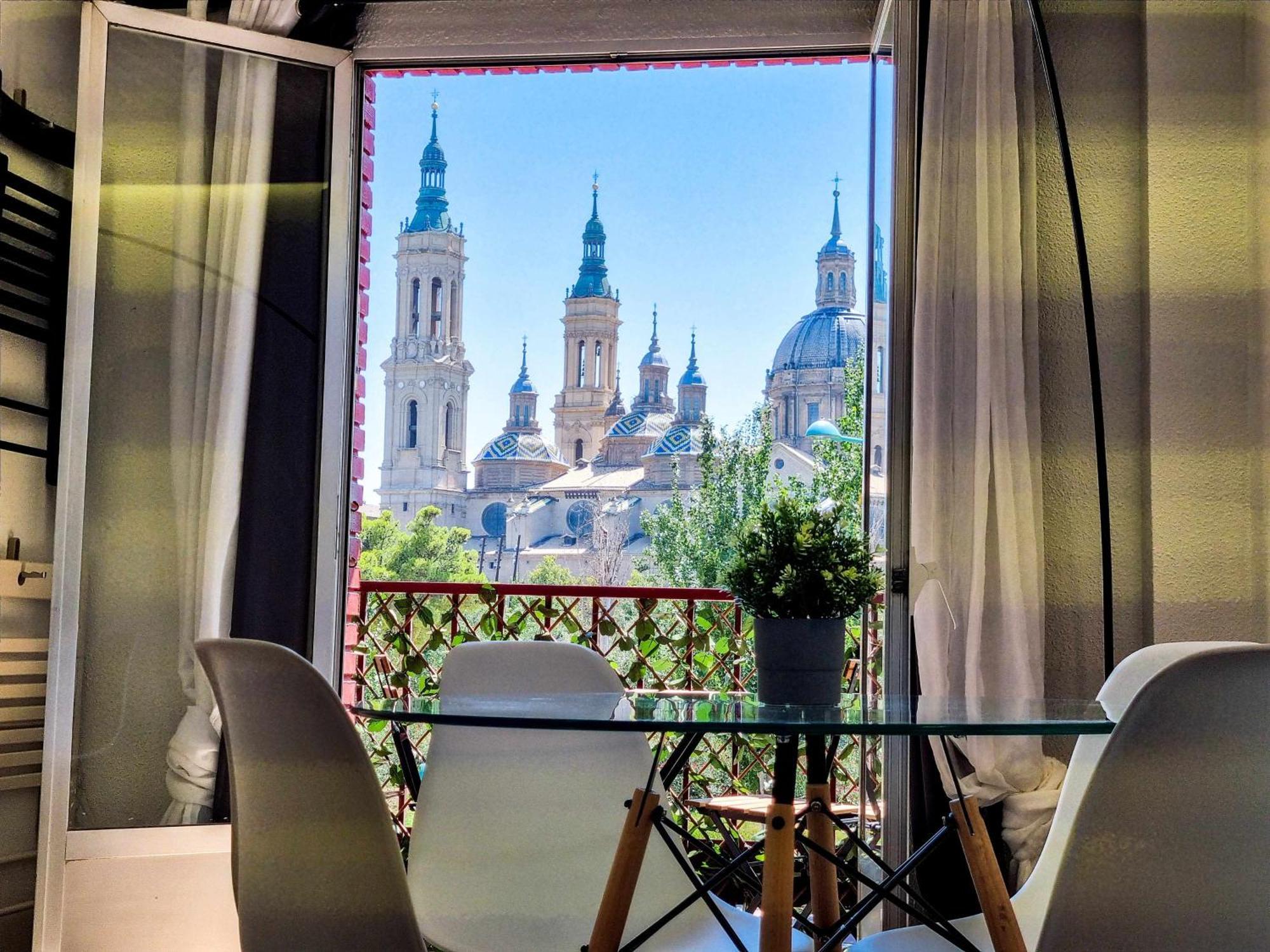 Front Views To El Pilar Comotucasa サラゴサ エクステリア 写真