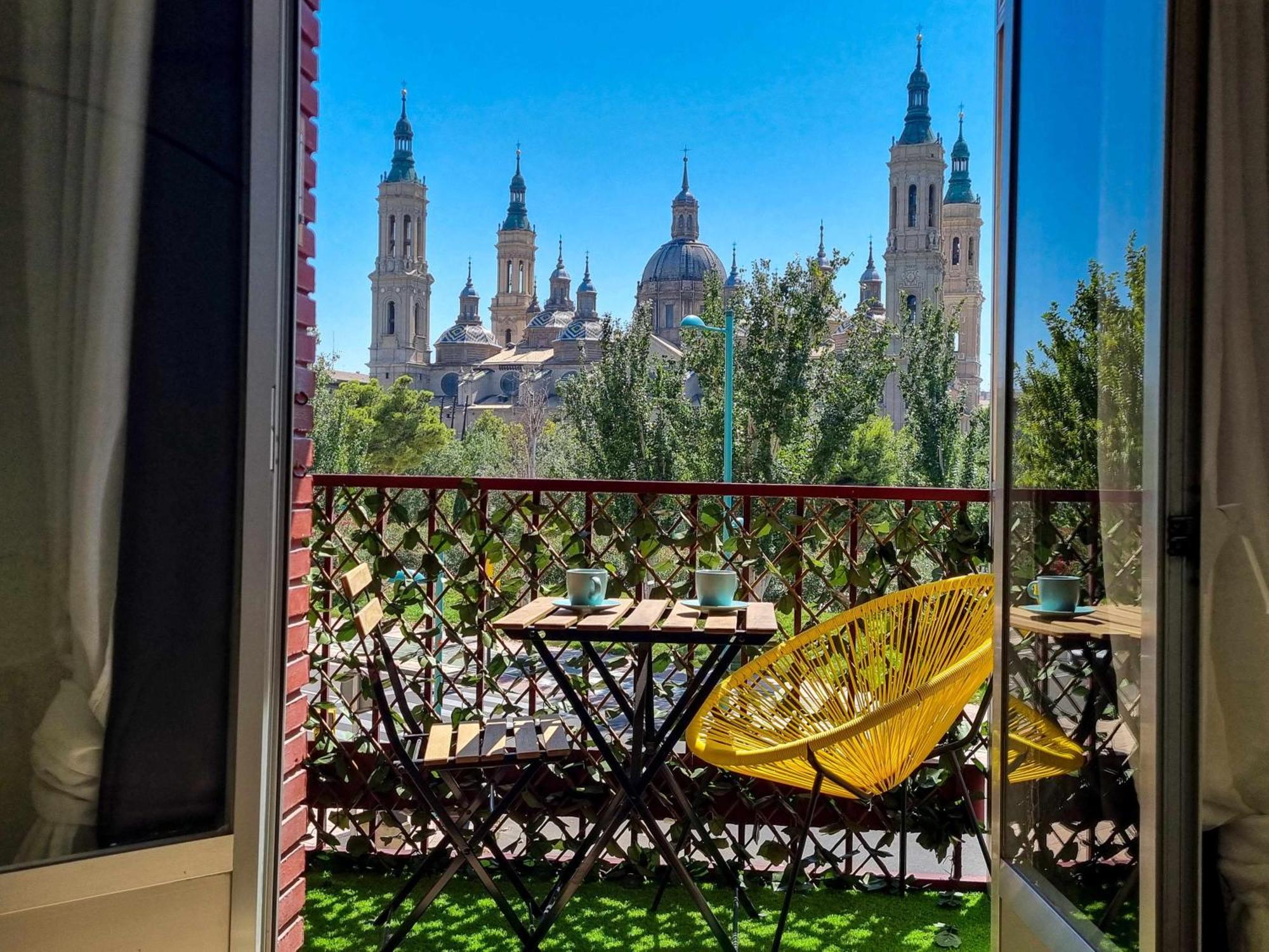 Front Views To El Pilar Comotucasa サラゴサ エクステリア 写真