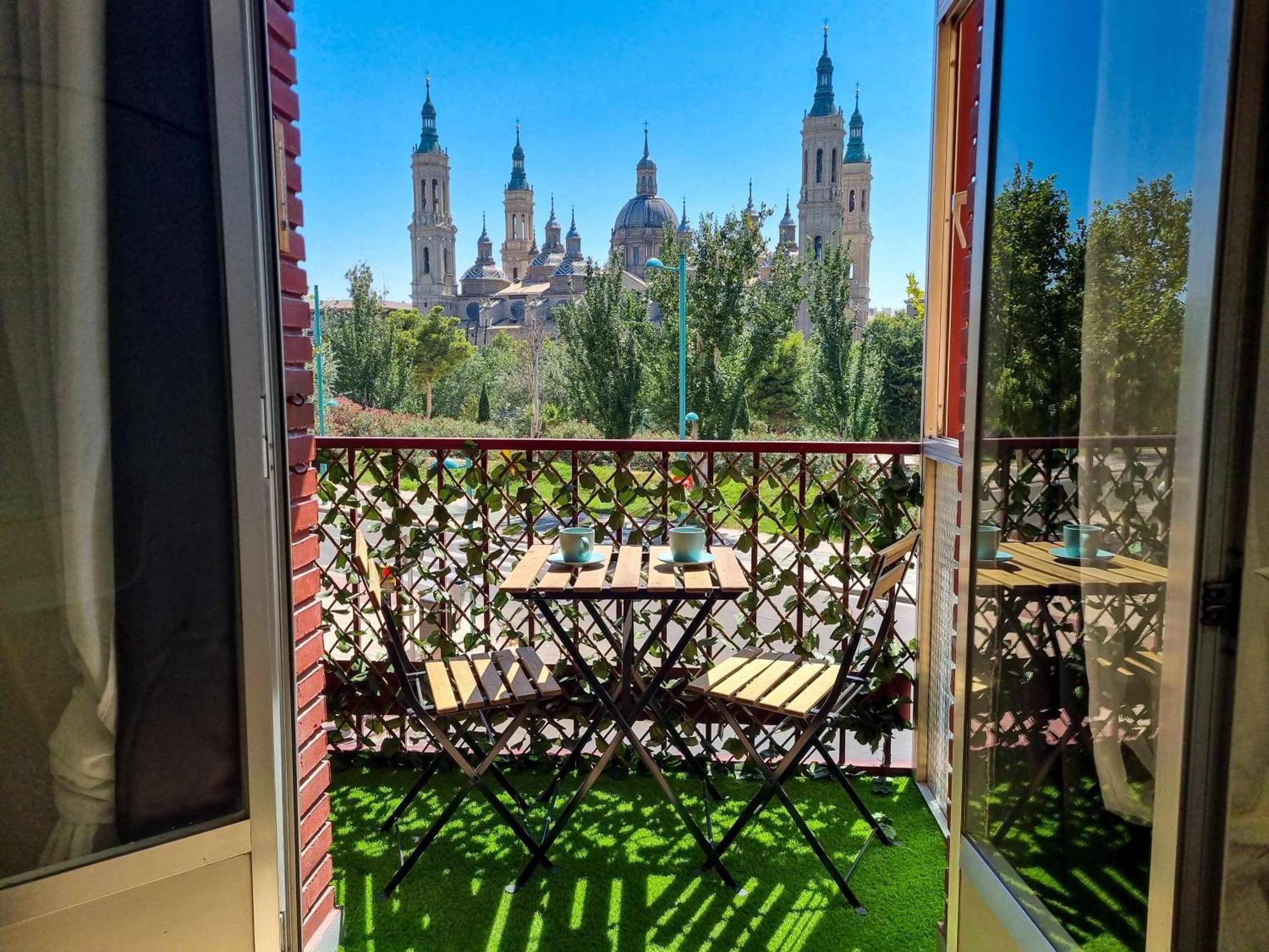 Front Views To El Pilar Comotucasa サラゴサ エクステリア 写真